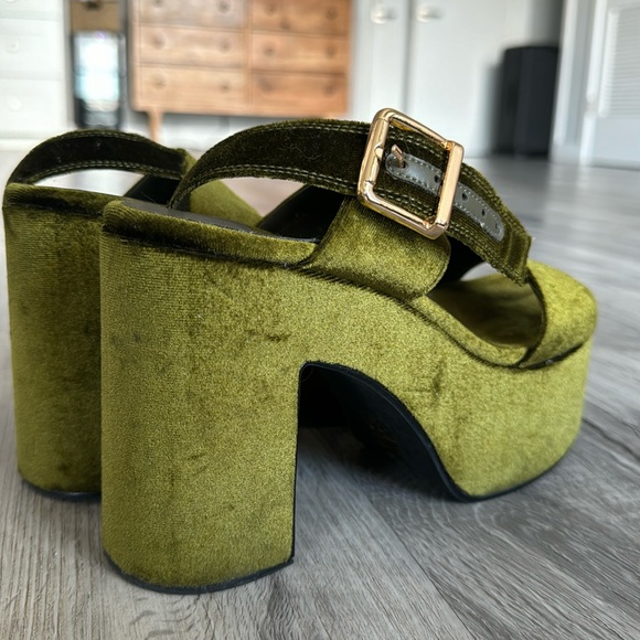 JEFFREY CAMPBELL CRUSHED GREEN VELVET PLATFORMS - Picture 2 of 2
